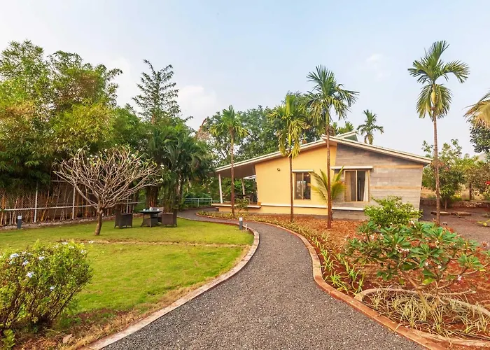 Stayvista'S Green Grove - A Modern Mountain-View Retreat With Lush Lawn Trimbak